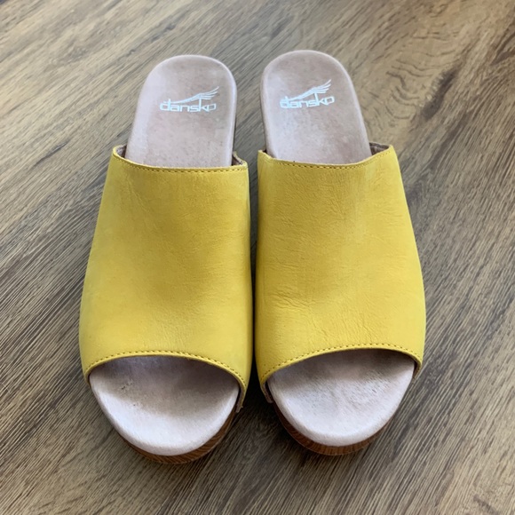 dansko maci yellow